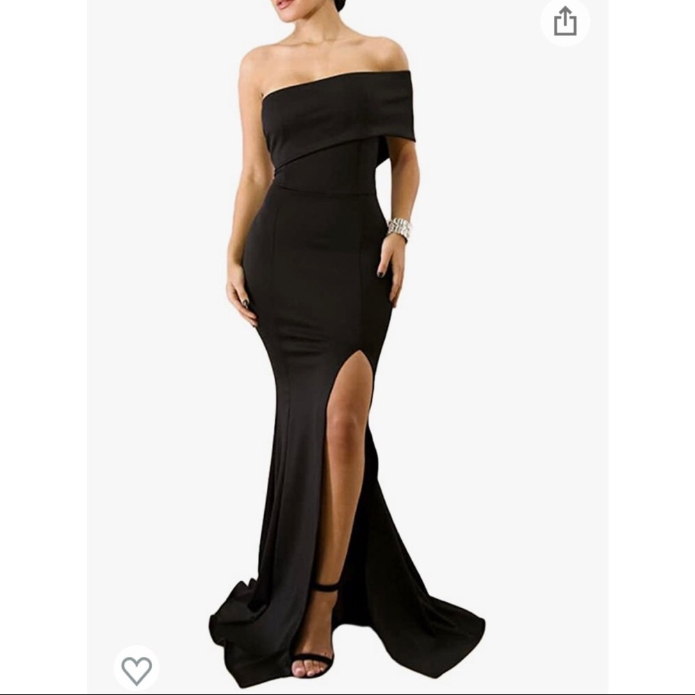 New! Women’s Black Gown Size Small
